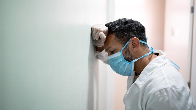'Plantão de 40 horas': a rotina de médicos residentes que motiva denúncias e demissões coletivas - Getty Images