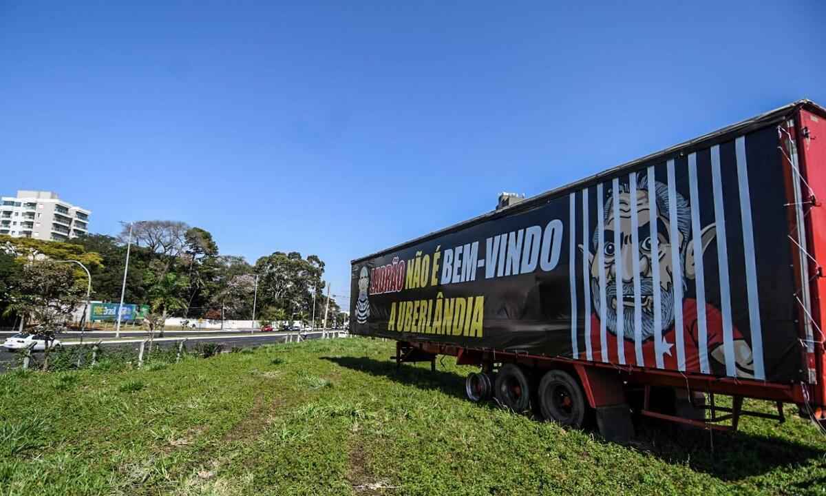 Lula e Kalil em Uberlândia: outdoors chamam ex-presidente de 'ladrão' - Leandro Couri/EM/D.A Press - 15/6/22