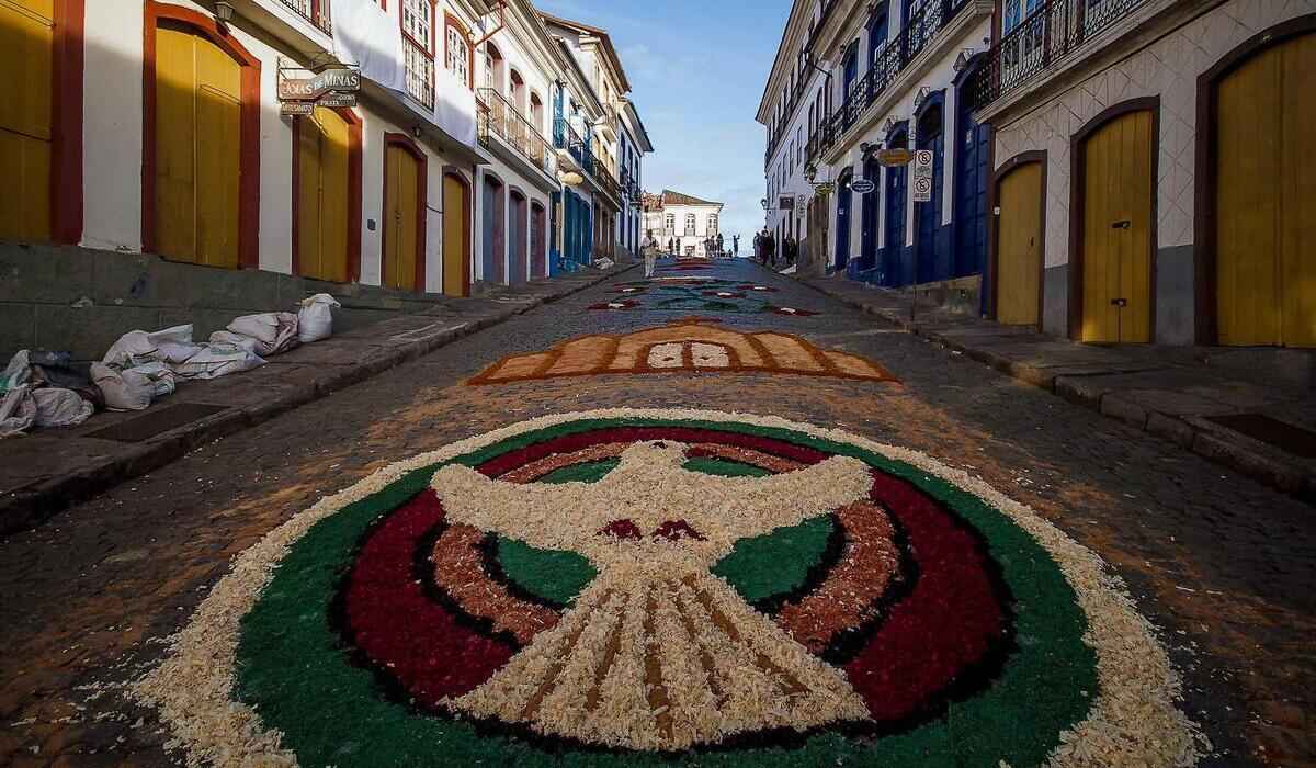 Corpus Christi: tapetes atraem turistas para cidades históricas de Minas - Ane Souz