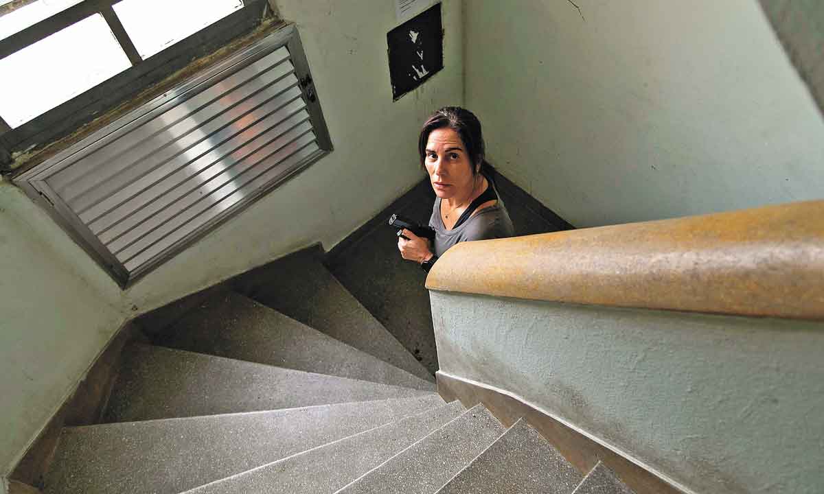Glória Pires é policial destemida que lida com o Alzheimer em "A suspeita" - Desirée do Valle/Divulgação