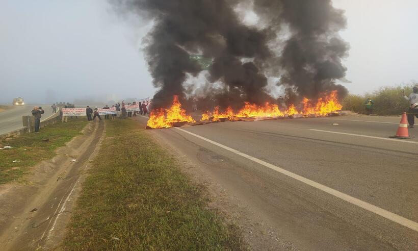 Manifestação interdita BR-262 sentido Triângulo Mineiro - PRF/Reprodução