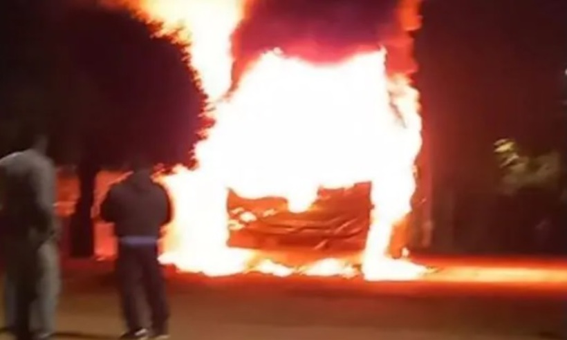 Incêndio criminoso destrói ônibus em Sete Lagoas - Redes Sociais/Reprodução