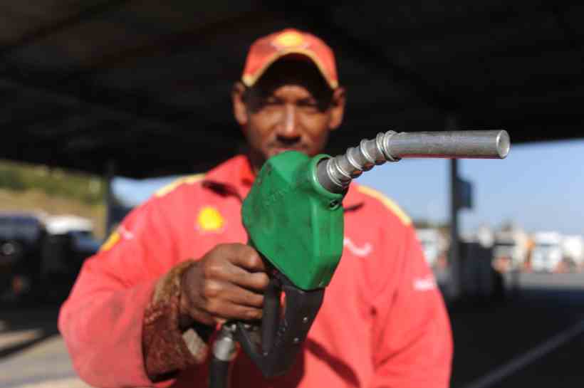 Gasolina cara: motoristas na estrada na volta do feriado optam pelo etanol - Leandro Couri/EM/D.A Press