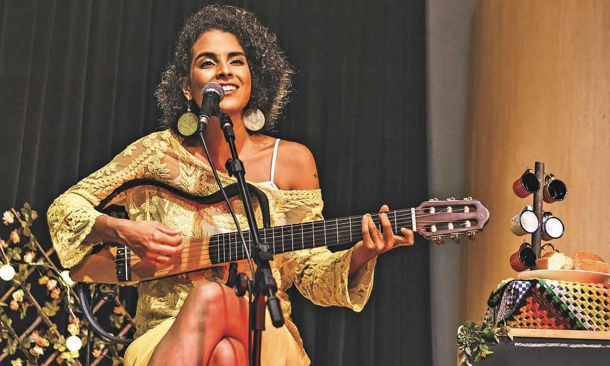 Laura Catarina interpreta repertório de Vander Lee em show gratuito hoje - Mariane Botelho/Divulgação
