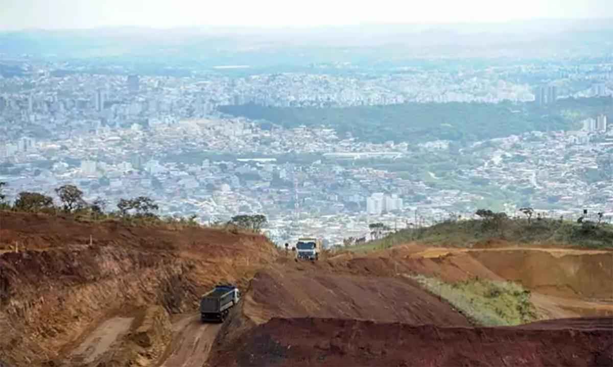 Serra do Curral: fiscal multa e embarga, mas estado salva TAC de mineradora - Leandro Couri/EM/D.A.Press