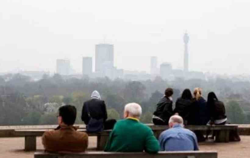 Partículas presentes no ar poluído vão direto dos pulmões para o cérebro  - Adrian Dennis