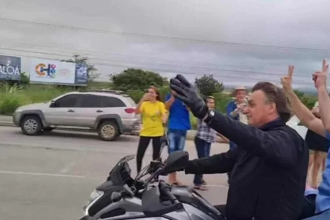 Bolsonaro participa de motociata e 'Maior São João do Mundo' em Caruaru  - Facebook/Reprodução