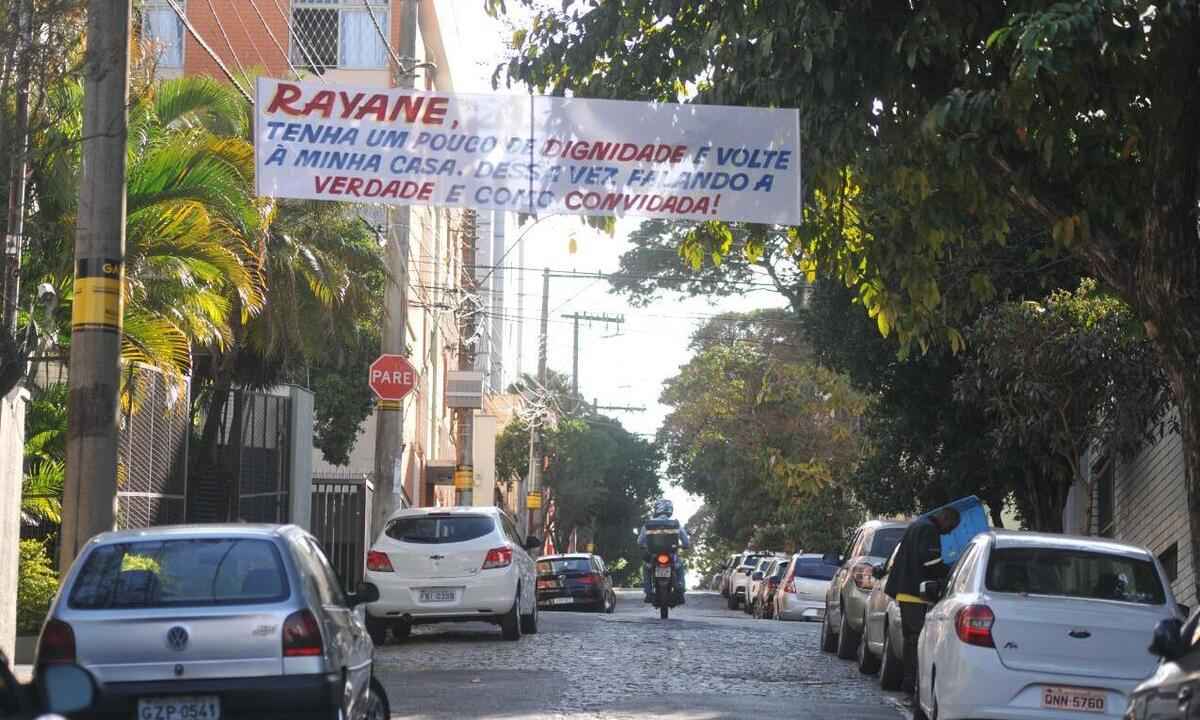 Faixa 'Rayane, tenha dignidade' evoca curiosidade de moradores em BH - Alexandre Guzanshe/EM/D.A Press