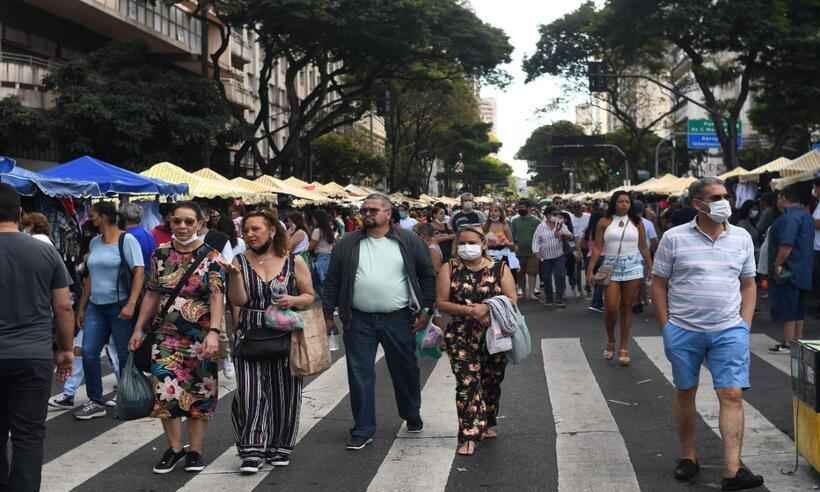 Cresce o uso de máscara na Feira Hippie, em Belo Horizonte - 26/06/2022.Credito:Leandro Couri/EM/DA. Press. Brasil.MG.Belo Horizonte