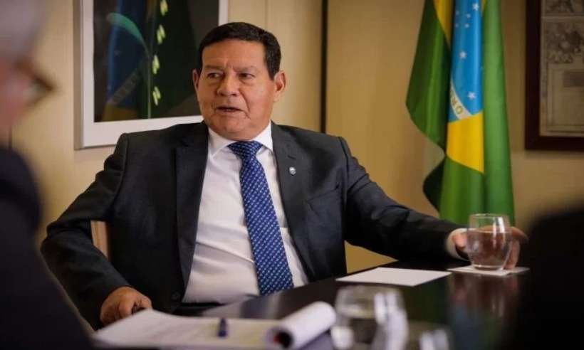 Mourão sobre Braga Netto para vice: 'O presidente gosta do trabalho dele' - Bruno Batista/VPR