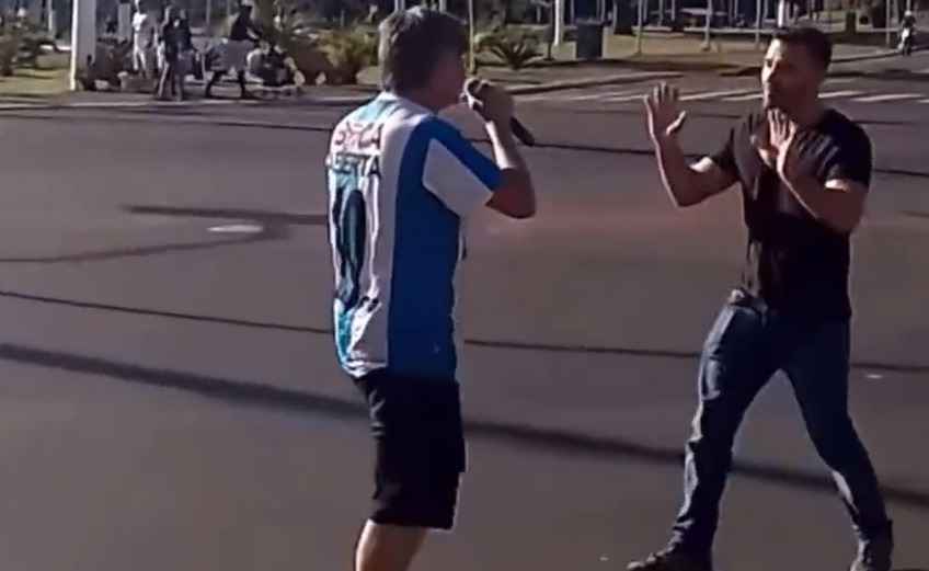 Vídeo: Boca Aberta briga com Mamãe Falei na rua - REDES SOCIAIS/REPRODUÇÃO