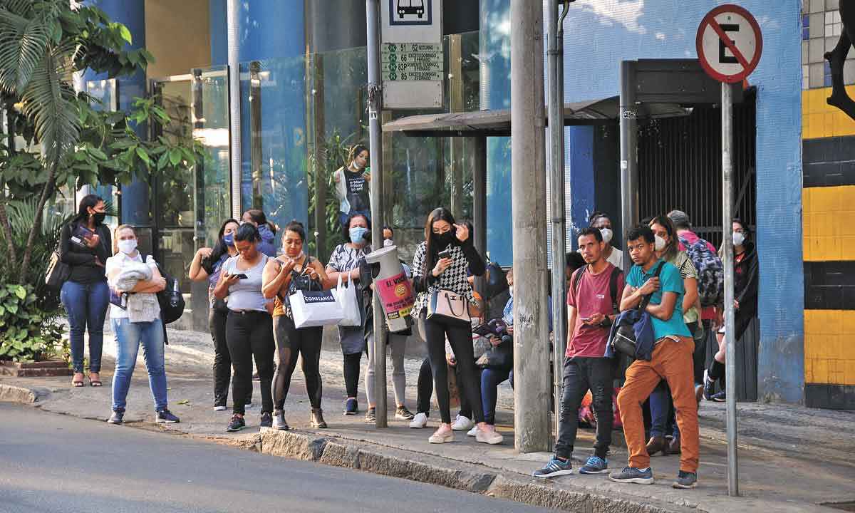 Ônibus noturno: comércio lança pesquisa para mapear demanda de empregados - Fotos: Juarez Rodrigues/EM/D.A Press
