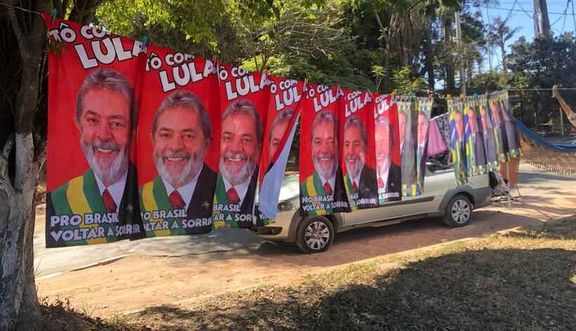 Lula ou Bolsonaro? Disputa gera lucro aos vendedores ambulantes - Helvécio Carlos/EM/D.A Press