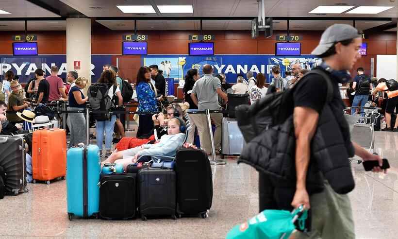 Greve nos aeroportos da Europa pode gerar caos nas férias de verão  - Pau BARRENA / AFP