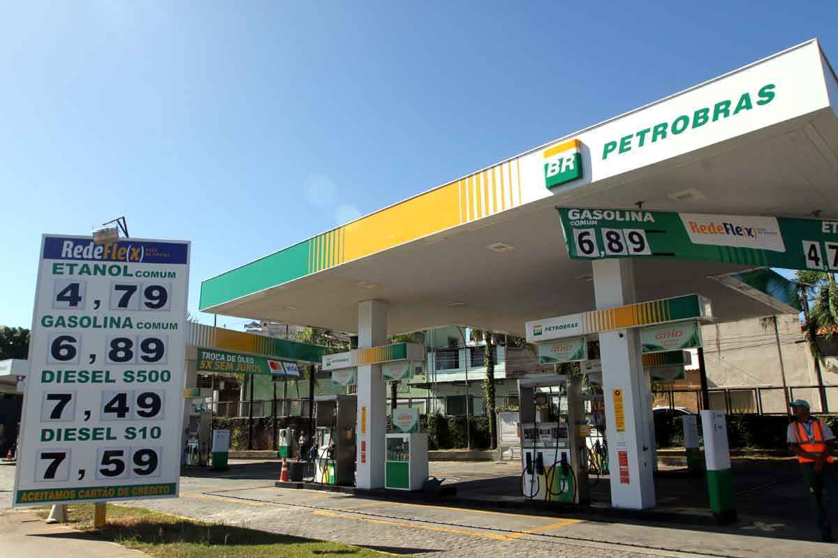 Gasolina reage a corte de impostos com leve recuo em BH - Jair Amaral/EM/D.A Press