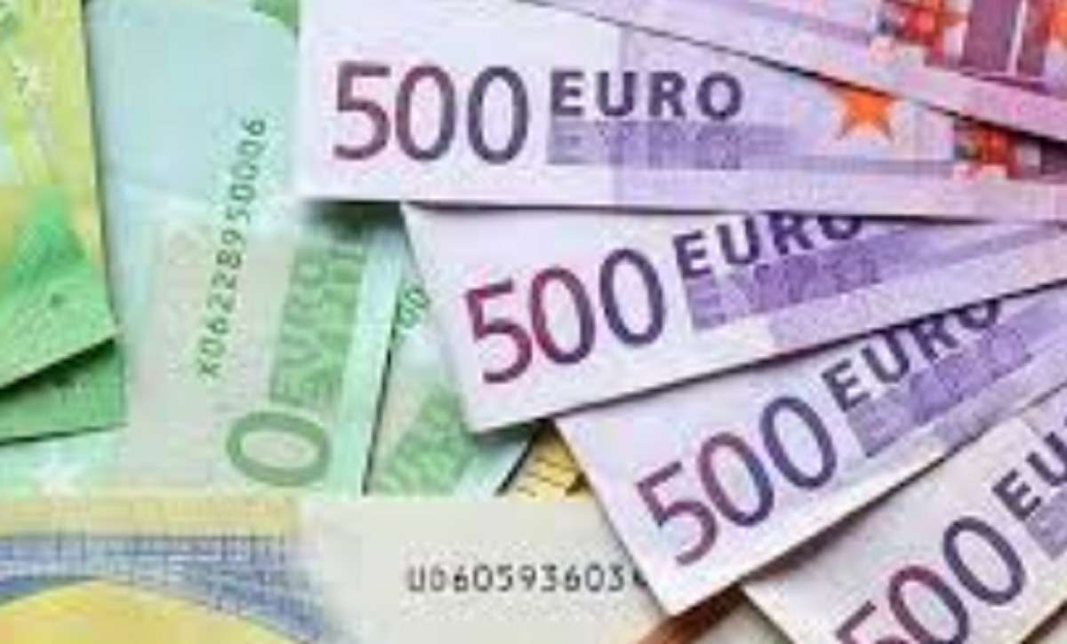 Depois de 20 anos, Euro cai para seu valor mais baixo em relação ao dólar  - Reprodução