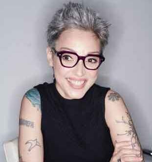 Cris Pàz participa do último dia da Bienal de SP com sessão de autógrafos - Virna Meleipe/Divulgação