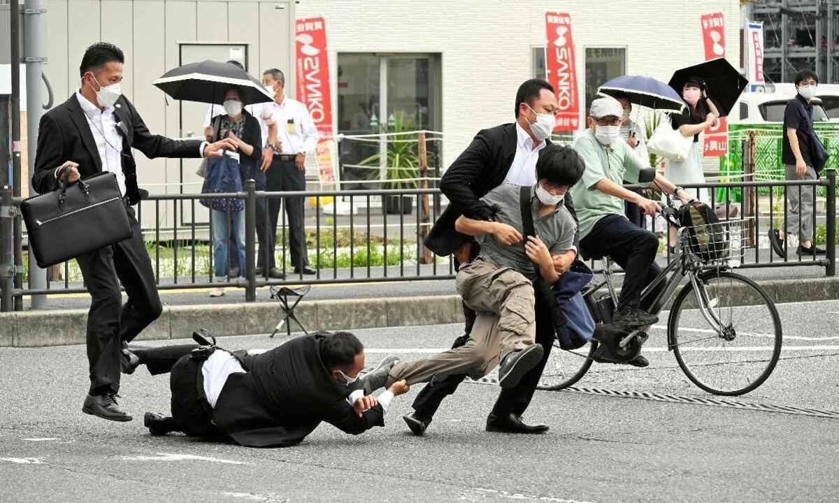 Fé, falência e a morte de Shinzo Abe - ASAHI SHIMBUN / AFP