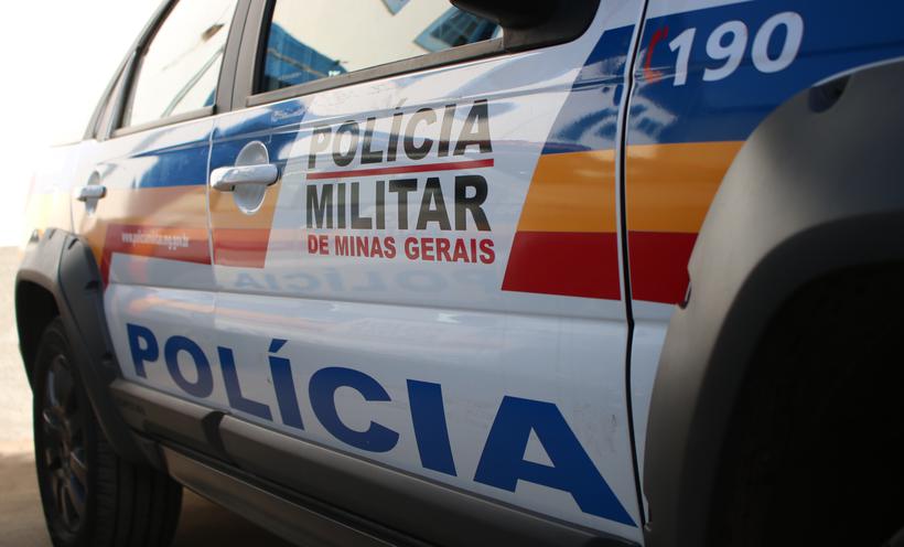 Criminosos invadem banco e levam R$ 585 mil, armas e coletes em Minas - Maicon Costa/Divulgação