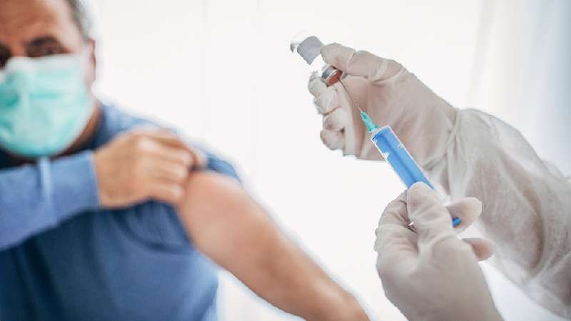 É recomendável reforço da vacina em infectados por COVID ou gripe? - Getty Images