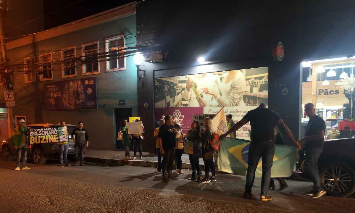 Kalil em Divinópolis: apoiadores de Bolsonaro protestam antes de evento - Amanda Quintiliano
