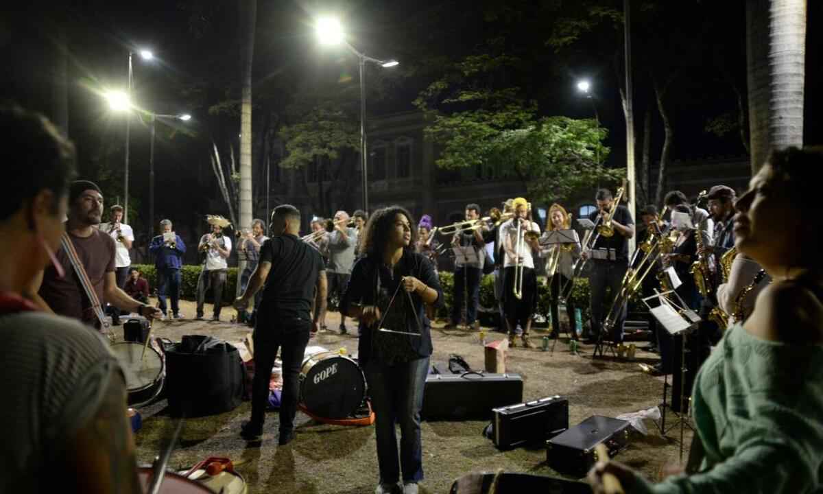 Fanfarra faz ensaio na Praça Floriano Peixoto, em BH - Túlio Santos/EM/D.A Press