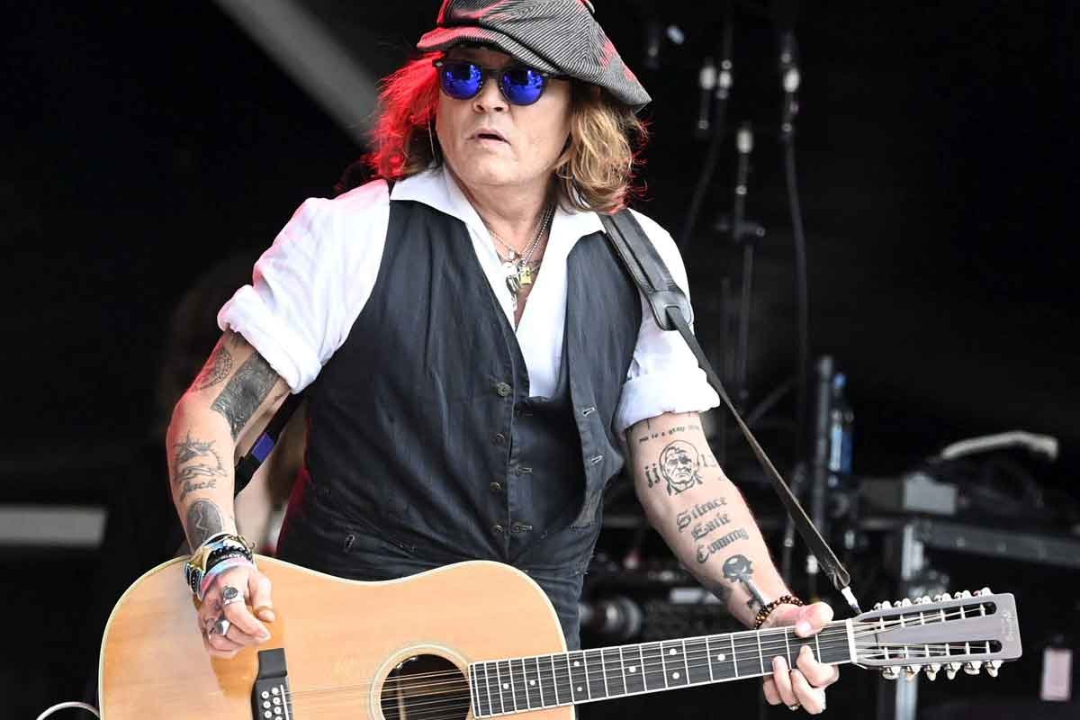 Johnny Depp e  Jeff Beck lançam o álbum "18", com canção de John Lennon - Jussi Nukari / LEHTIKUVA / AFP