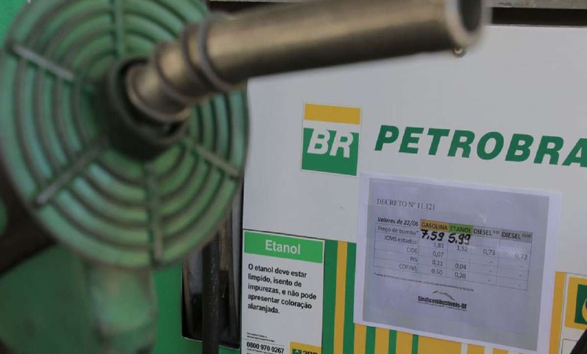 Ministério prevê que etanol ficará R$ 0,19 mais barato nas bombas - Marcelo Casal Jr./Agência Brasil