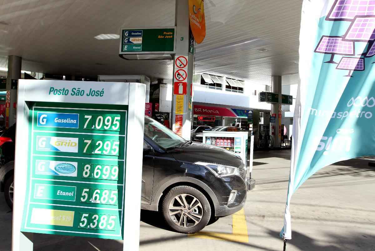 Gasolina tem queda de 14,47% em julho em Minas - Jair Amaral/EM/D.A Press