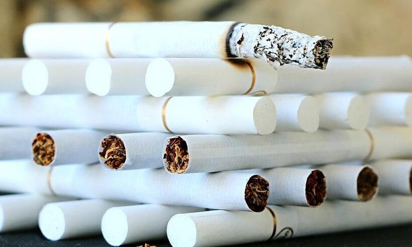 Polícia prende homem com 16 mil maços de cigarro - PIXABAY