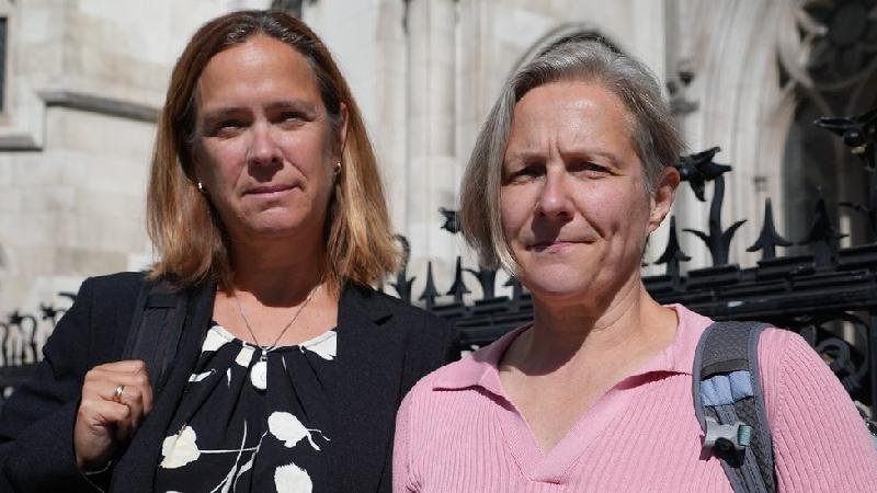 A mãe que teve que adotar o próprio filho para ter sua guarda legal - Raeph Ballantyne/BBC