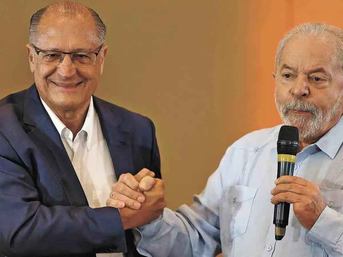 Em convenção sem Lula, PT formaliza chapa com Alckmin como vice - FELIPE ARAÚJO/AFP