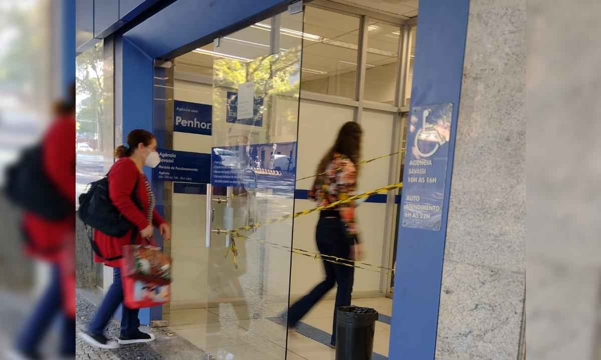 Homem é preso suspeito de vandalizar agência bancária - Edésio Ferreira/EM/D.A Press