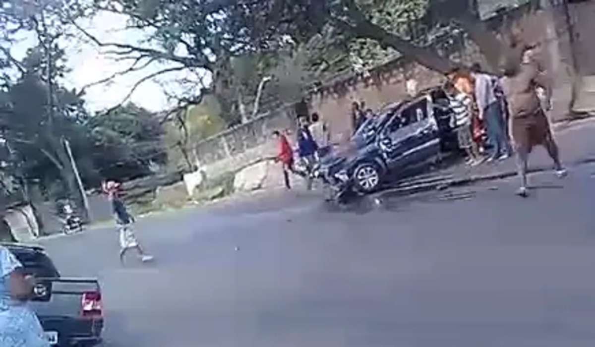 Acidente de carro no Anel Rodoviário, em BH, deixa casal de idosos ferido - Redes sociais