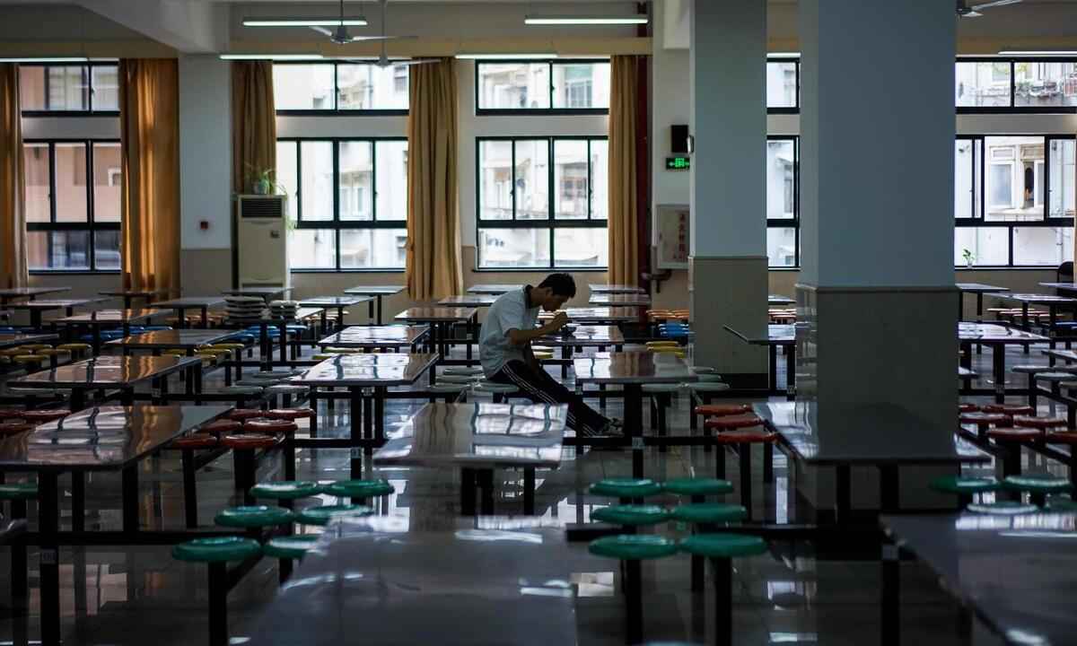 No escuro educacional, as fundações sociais soltam seu canto -  Chandan KHANNA/AFP 