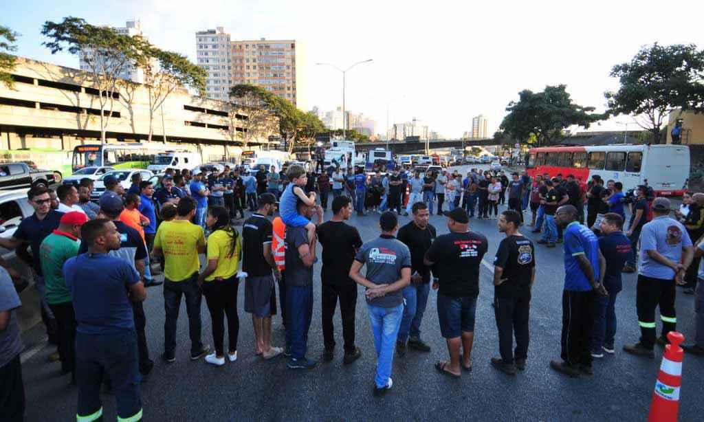 Amigos de motorista morto temem que delegado não seja incriminado  - Ramon Lisboa/EM/D.A press