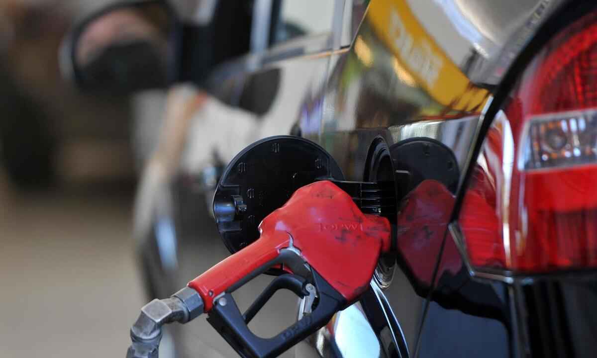 Gasolina: Petrobras anuncia queda de R$ 0,15 por litro  - Leandro Couri/EM/D.A Press