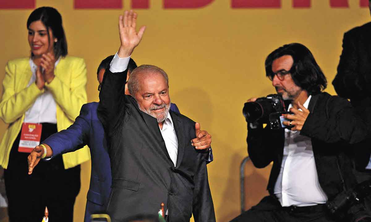 Lula explora favoritismo nas pesquisas para ampliar as alianças - Evaristo Sá/AFP