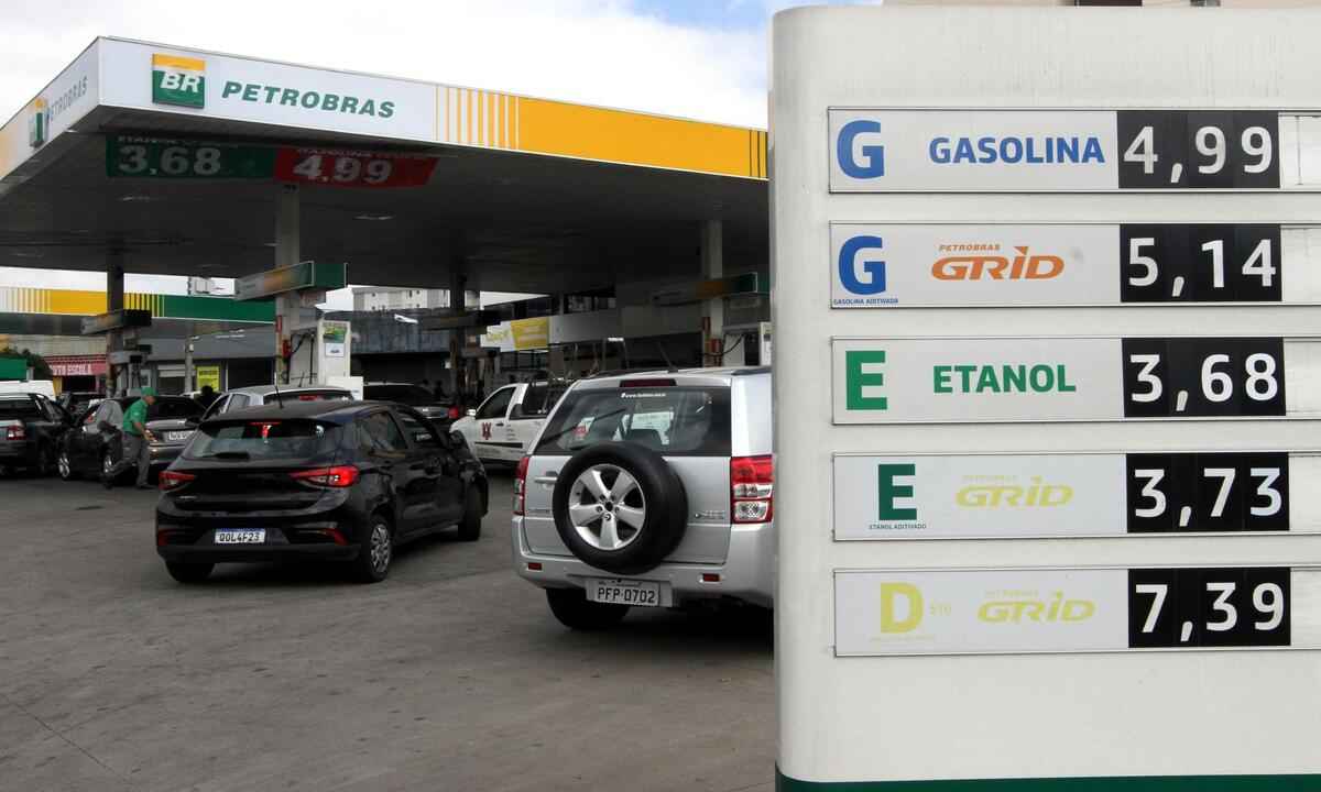Apesar da redução no ICMS, abastecer com gasolina é mais favorável em Minas - Jair Amaral/EM/D.A Press