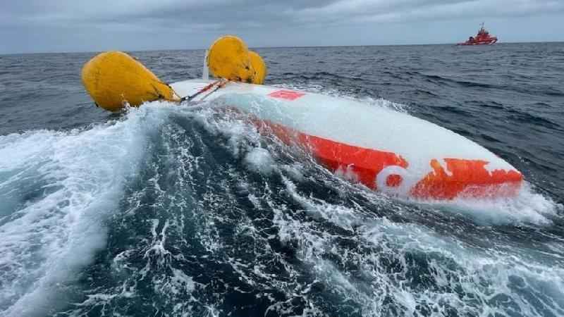 Navegador sobrevive 16 horas em bolha de ar de barco virado no Atlântico - Reuters
