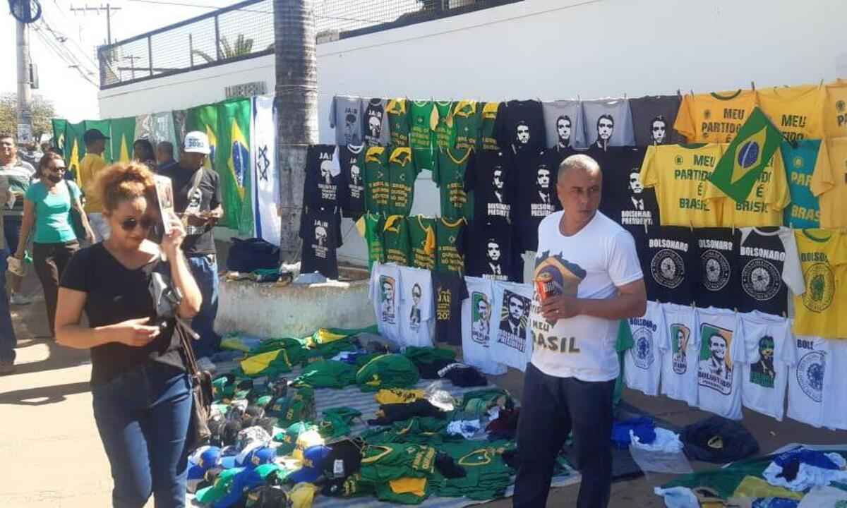 Vendedores faturam com produtos de Bolsonaro em Montes Claros - Luiz Ribeiro/EM/D.A press