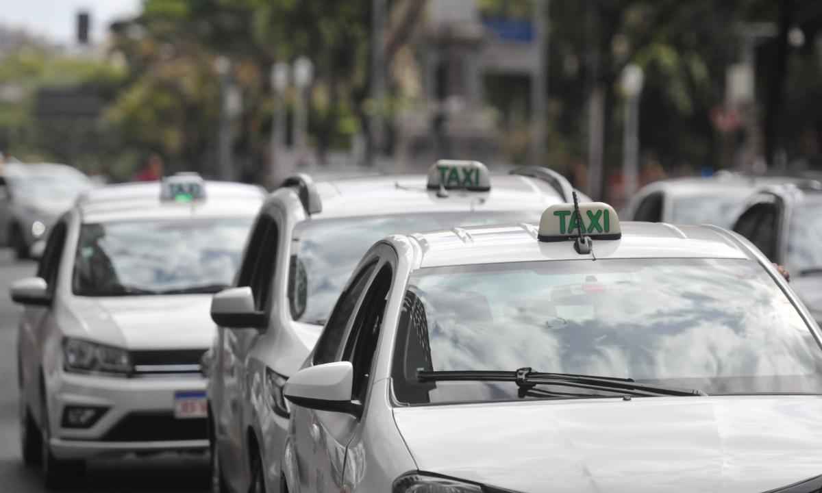 PBH envia cadastro de quase 9 mil taxistas para benefício emergencial - Gladyston Rodrigues/EM/D.A Press