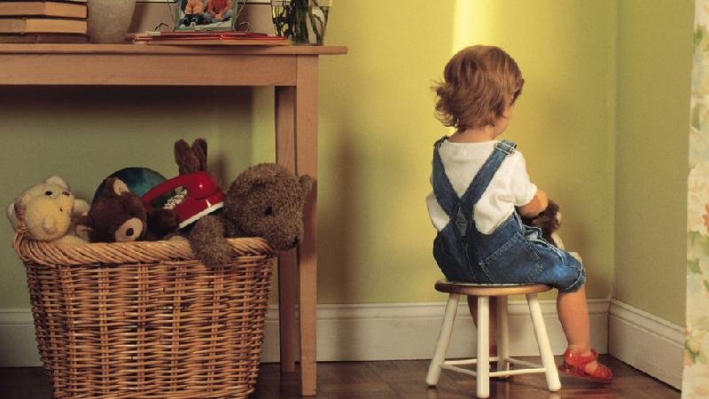 'Cantinho da disciplina' funciona para educar crianças? - Getty Images