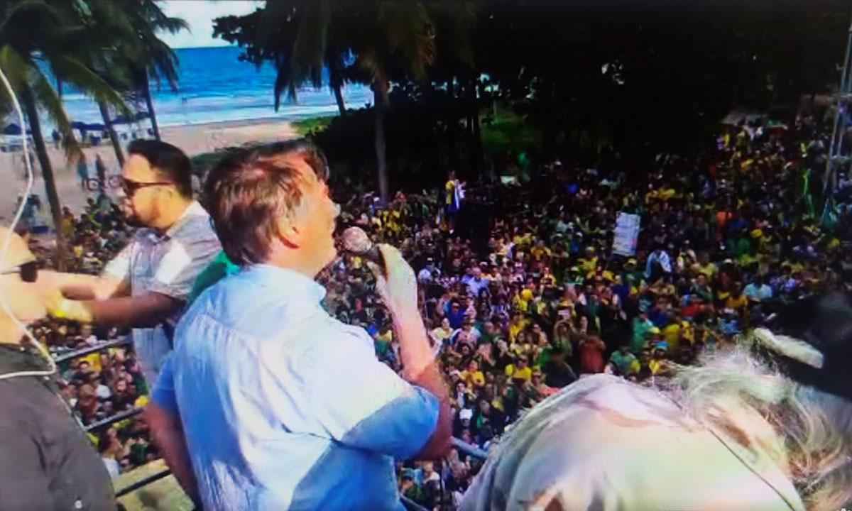 Bolsonaro faz campanha no Recife de olha nas pesquisas eleitorais - FACEBOOK/REPRODUÇÃO