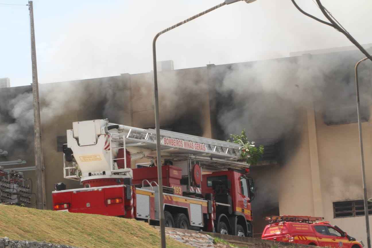 BH: incêndio em subestação da Cemig prejudica moradores e comércio - Jair Amaral/EM/D.A Press