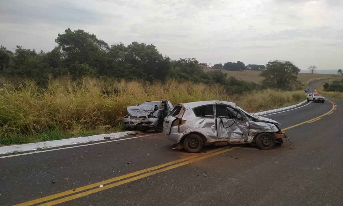 Jovem de 13 anos pega carro do pai, causa acidente e cinco ficam feridos - Divulgação/CBMG