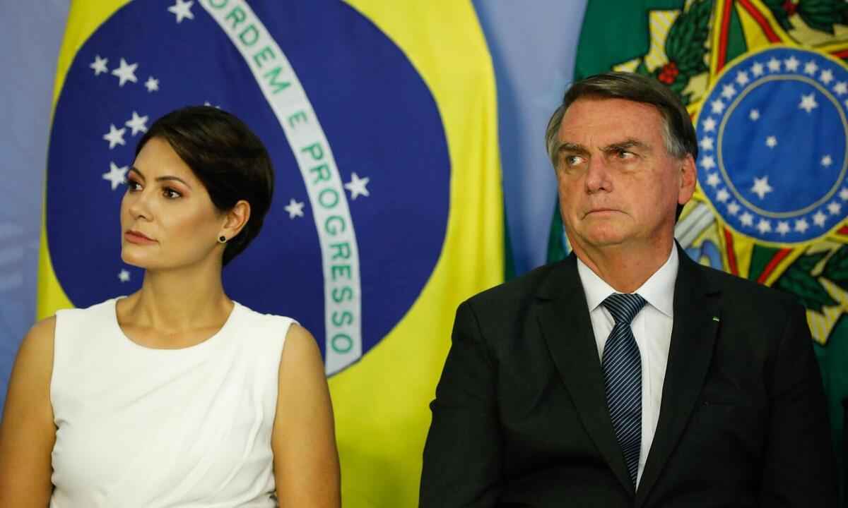 Bolsonaro agradece primeira-dama por ajudá-lo a 'vencer desafios' - Alan Santos/PR