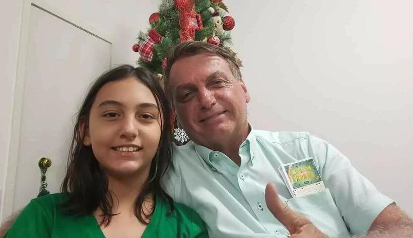 Bolsonaro destaca a filha caçula: de 'fraquejada' a 'mais importante' - Redes Sociais/Reprodução