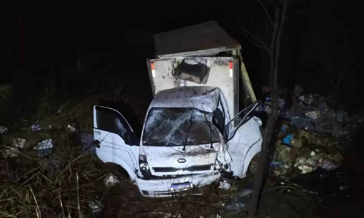 Caminhão capota e idoso morre na BR-452, próximo a Uberlândia - Divulgação/CBMG