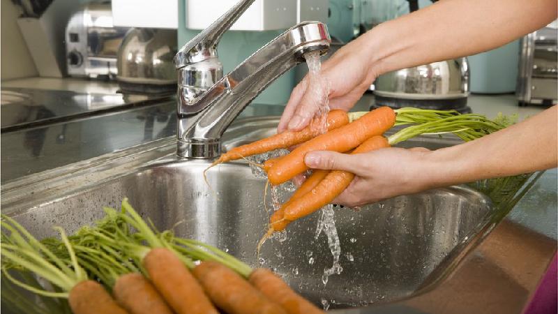 Precisamos lavar verduras, legumes e frutas antes de comer? - Getty Images
